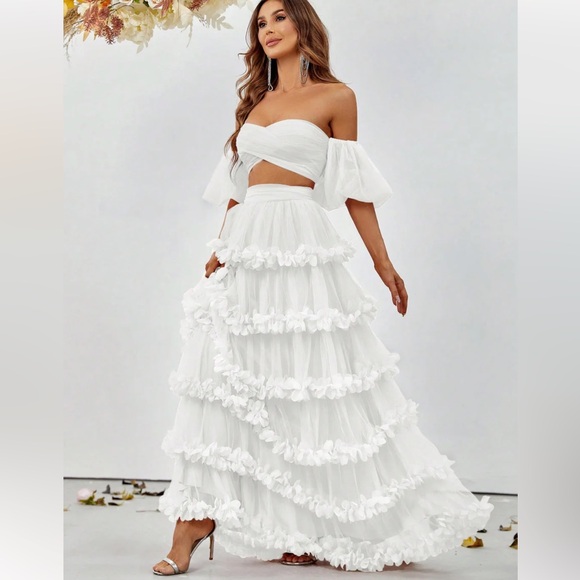 NEW -Puff sleeve drop neckline crop top and layered ruffled tulle maxi skirt set - Picture 5 of 8